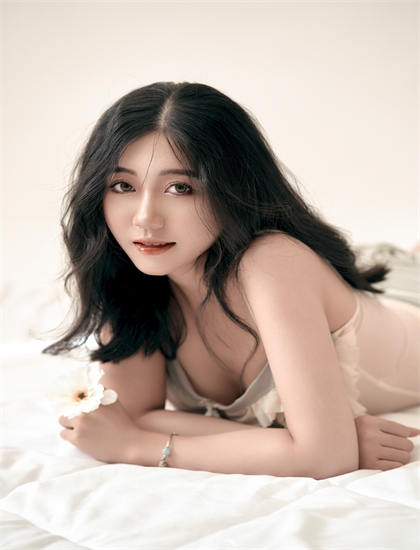 表演艺术《大灾难：永无止境的战争》：探索群像表演的整体效果与个体特色 感受表演的情感力量